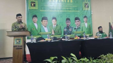 Mad Romli, Ketua DPD Golkar Kab Tangerang di Kantor PPP Tangerang. Foto: Iqbal Kurnia