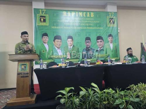 Mad Romli, Ketua DPD Golkar Kab Tangerang di Kantor PPP Tangerang. Foto: Iqbal Kurnia