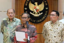 Mahfud MD (Menkopolhukam) dan Ridwan Kamil (Gubernur Jabar). Foto: LKBN Antara