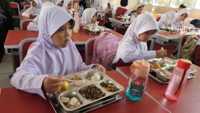 Pelaksanaan makan bergizi gratis di Tangsel. Foto: Antara