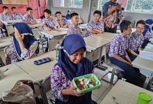 Uji coba pelaksanaan makan bergizi gratis (MBG) di Tangsel. Foto: Antara