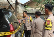 Mobil Daihatsu Xenia ayang akan dicuri kawanan bandit. Foto: Yono