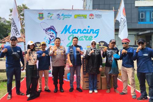 Kegiatan mancing juara di Danau Pemkot Cilegon. Foto Daeng Yusvin