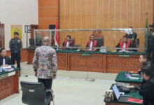 Mantan Kapolda Sumbar, Irjen Teddy Minahara di persidangan. Foto CNNIndonesia