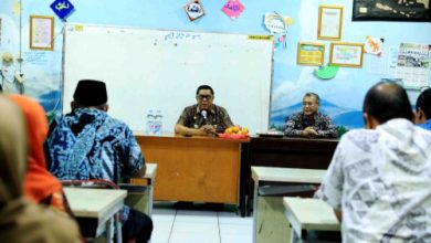 Wakil Wali Kota Serang, Maryono Hasan saat kunungan ke SDN Pinang 5. Foto Antara