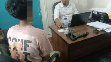 Pengedar Pil Koplo diperiksa polisi. Foto: Yono