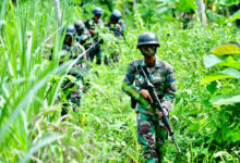 Pelacakan musuh di ketinggian Gedangan, Malang. Foto: Ahmad Munawir - Menkav 2 Mar