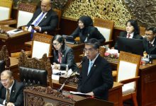 Menaker Yassierly ketika di DPR RI. Foto Humas Kemnaker