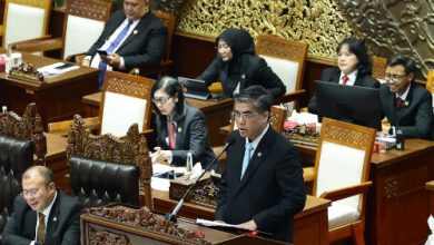 Menaker Yassierly ketika di DPR RI. Foto Humas Kemnaker
