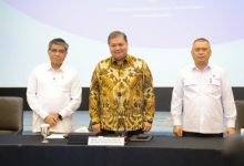 Menaker, Yassierli bersama Menko Perkekonomian Airlangga Hartato dan Menhub Dudy Purwagandhi. Foto Biro Humas Kemnaker