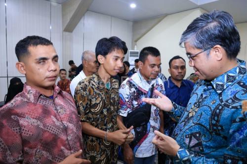 Menaker, Yassierli berdialog dengan peserta pelatihan kerja bagi penyandang disabilitas. Foto Biro Humas Kemnaker