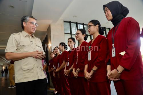 Menaker Yassierli tinjau peserta magang di Medan. Foto Biro Humas Kemnaker