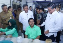 Menaker Yassierli sidak ke sebuah perusahaan di Semarang karena THR Pekerja belum dibayar penuh. Foto Biro Humas Kemnaker