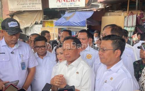 Mendagri, Muhammad Tito Karnavian sidak ke Pasar Rau. Foto: Antara