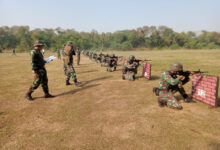 Atlret Binsat Prajurit Yonranratfib 2 Mar berlatih menembak laras panjang. Foto: Ahmad Munawir - Menkav 2 Mar