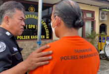 Menipu korban penganiyaan dengan mengaku anggota Mabes Polri. Foto: Yono