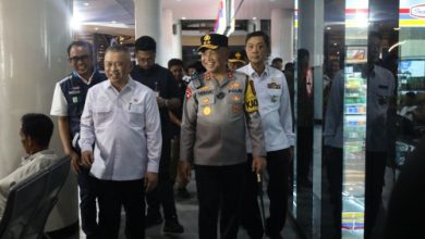 Menhub Dudy Purwagandhi dan Kapolda Banten Irjen Pol Hengki di Pelabuhan BBJ Bojonegara. Foto Antara