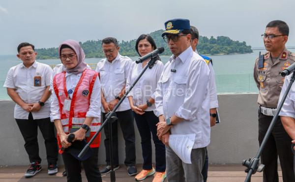 Menhub RI, Budi Karya Sumadi di Pelabuhan Merak. Foto: Biro Adpim Banten