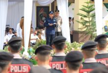 Menteri Lingkungan Hidup, Hanif Faisol Nurofiq dalam apel Satgas. Foto: Antara