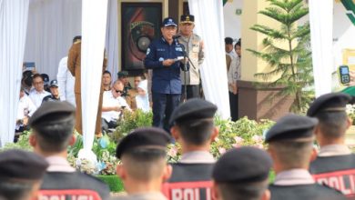Menteri Lingkungan Hidup, Hanif Faisol Nurofiq dalam apel Satgas. Foto: Antara