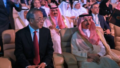 Menteri Luar Negeri Arab Saudi dan China dalam konferensi bisnis. Foto: Arab News