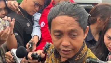 Raja Juli Antoni, Menteri Kehutanan mohon maaf ke Presiden Prabowo, anggota DPR dan masyarakat atas fotonya main domina dengan eks tersangka pembalakan liar. Foto: Antara