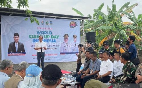 Menteri Lingkungan Hidup, Hanif Faisal Nurofiq dalam peringatan Hari Bersih-bersih se-Dunia. Foto: Antara