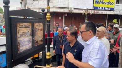 Menteri Lingkungan Hidup, Hanif Nurofiq ditemati Walikota Serang, Budi Rustandi. Foto Antara