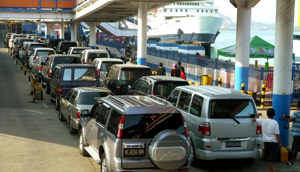 H 7 Truk  Dilarang Menyeberang di Pelabuhan Merak