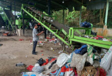 Mesin Pencacah Sampah di TPSA Cilowong Belum Optimal. Foto: Aden Hasanudin