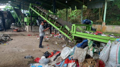 Mesin Pencacah Sampah di TPSA Cilowong Belum Optimal. Foto: Aden Hasanudin