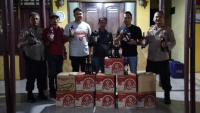 Minuman keras yang disita dari toko kelontongan di Ciruas. Foto: Yono