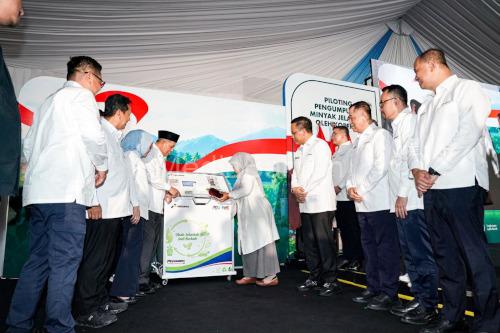 Pertamina Patra Niaga melakukan uji coba pengumpulan minyak jelantah di Koperasi Merah Putih di Banyumas. foto Pertamina Patra Niaga