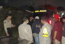 Mobil jenazah mengangkut mayat tanpa identitas di Cikande yang telah membusuk. Foto Yono