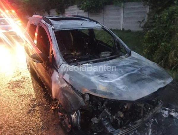 mobil tebakar