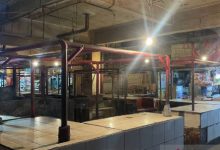 Kios dan los pedagang daging sapi tampak kosong di PIR Serang. Foto Antara