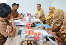 Salah satu tim Pemkot Cilegon melakukan monitoring SPPG . Foto Daeng Yusvin