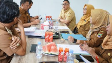Salah satu tim Pemkot Cilegon melakukan monitoring SPPG . Foto Daeng Yusvin