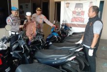 Sepeda motor hasil curian dikembalikan pemiliknya di Binuang, Kabupaten Serang. Foto: Yono
