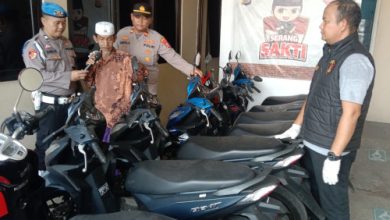 Sepeda motor hasil curian dikembalikan pemiliknya di Binuang, Kabupaten Serang. Foto: Yono
