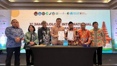 RS Atma Jaya dan DJI lakukan MoU soal penggunaan jamu dalam pengobatan di RS. Foto: Antara