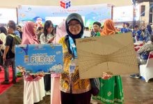 Sarisha Adhiela Maruti, peraih medali perak OSN bidang kebumian dari SMA Muhi Yogyakarta. Foto Yusron Ardi Darmawan