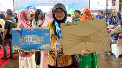 Sarisha Adhiela Maruti, peraih medali perak OSN bidang kebumian dari SMA Muhi Yogyakarta. Foto Yusron Ardi Darmawan
