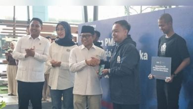 Menko Pemberdayaan Masyarakat, Muhaimin Iskandar melepas 200 Pekerja Migran Indonesia. foto Antara