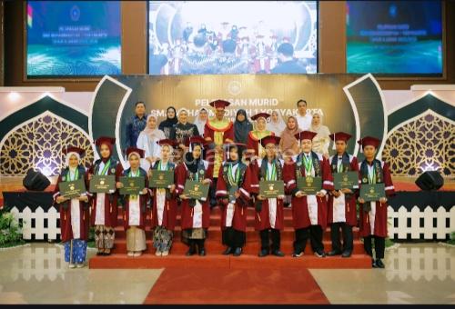 Acara pelepasan murid kelas XII SMA Muhi Yogyakrat tahun 2025-2026. Foto Yusron Ardi Darmawan