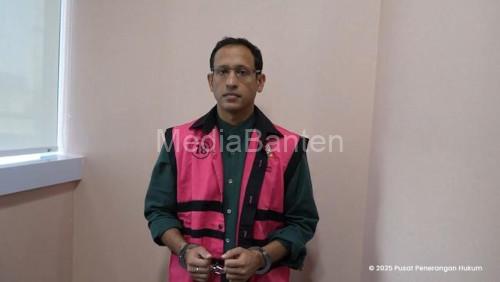 Nadiem Makarim dikenakan rompi orange sebagai tersangka. Foto: Penkum Kejagung