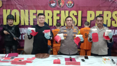 Jumpa pers pengungkapan paket sabu Afghanistan. Foto: Yono