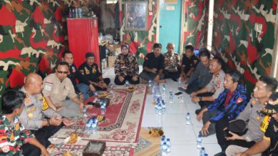 Kapolres Serang, AKBP Condro Sasongko ngobrol bareng dengan Pimpinan Ormas se-Kab Serang. Foto: Yono