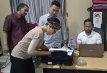 Artis Nikita Mirzani saat lapor keduakalinya di Polres Serang Kota. Foto: Aden Hasanudin