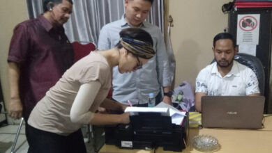 Artis Nikita Mirzani saat lapor keduakalinya di Polres Serang Kota. Foto: Aden Hasanudin